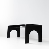 <a href="https://www.galeriegosserez.com/artistes/cober-lukas.html">Lukas Cober</a> - Kuro - table basse